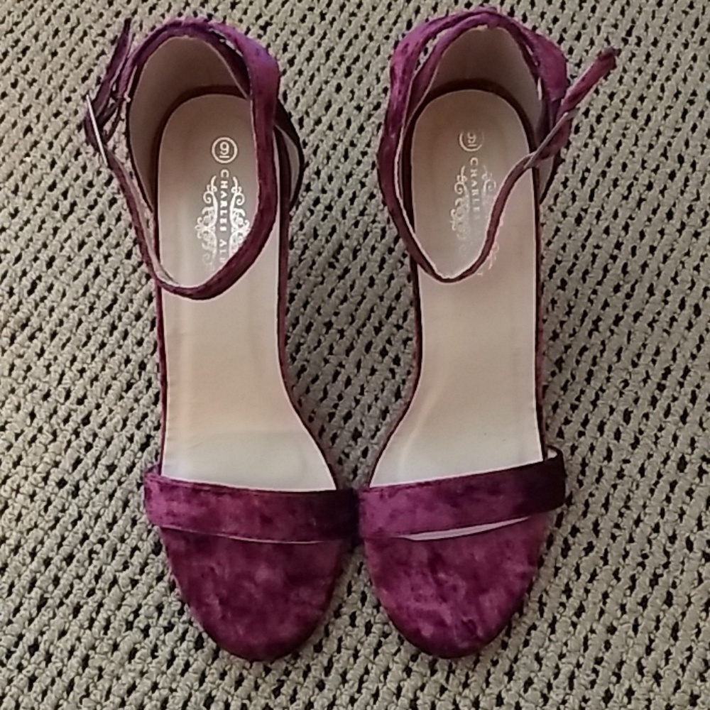 Charles Albert Velvet High Heels Size 9 Pink